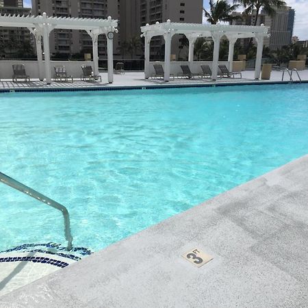 Modern Waikiki Sleek Studio Гонолулу Экстерьер фото
